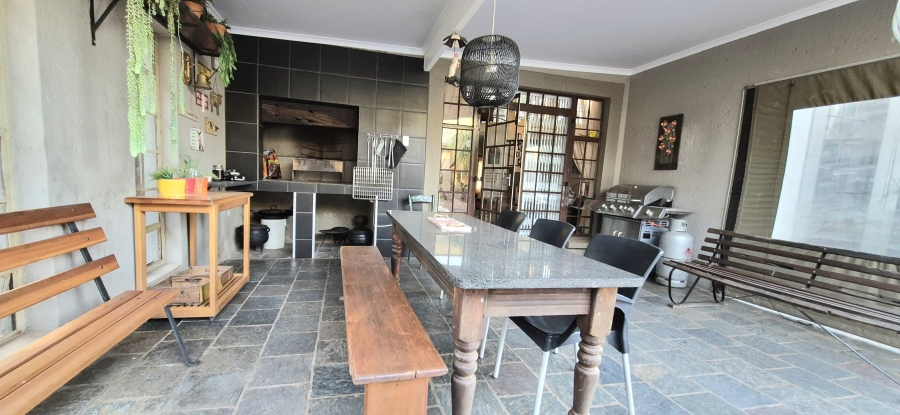 9 Bedroom Property for Sale in Rietfontein AH North West